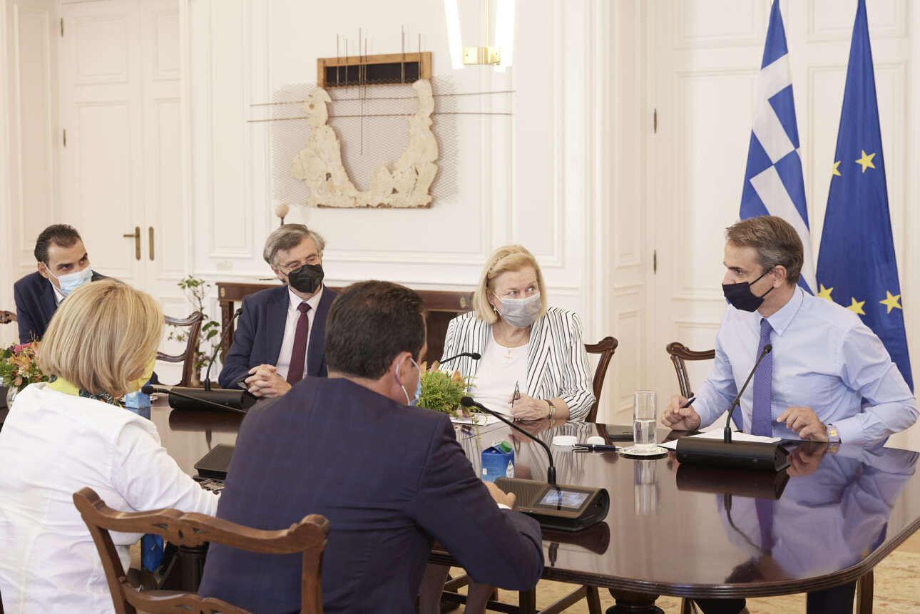 Μητσοτάκης – Τσιόδρας: Το προσωπικό τους βίωμα υπέρ του εμβολιασμού των παιδιών