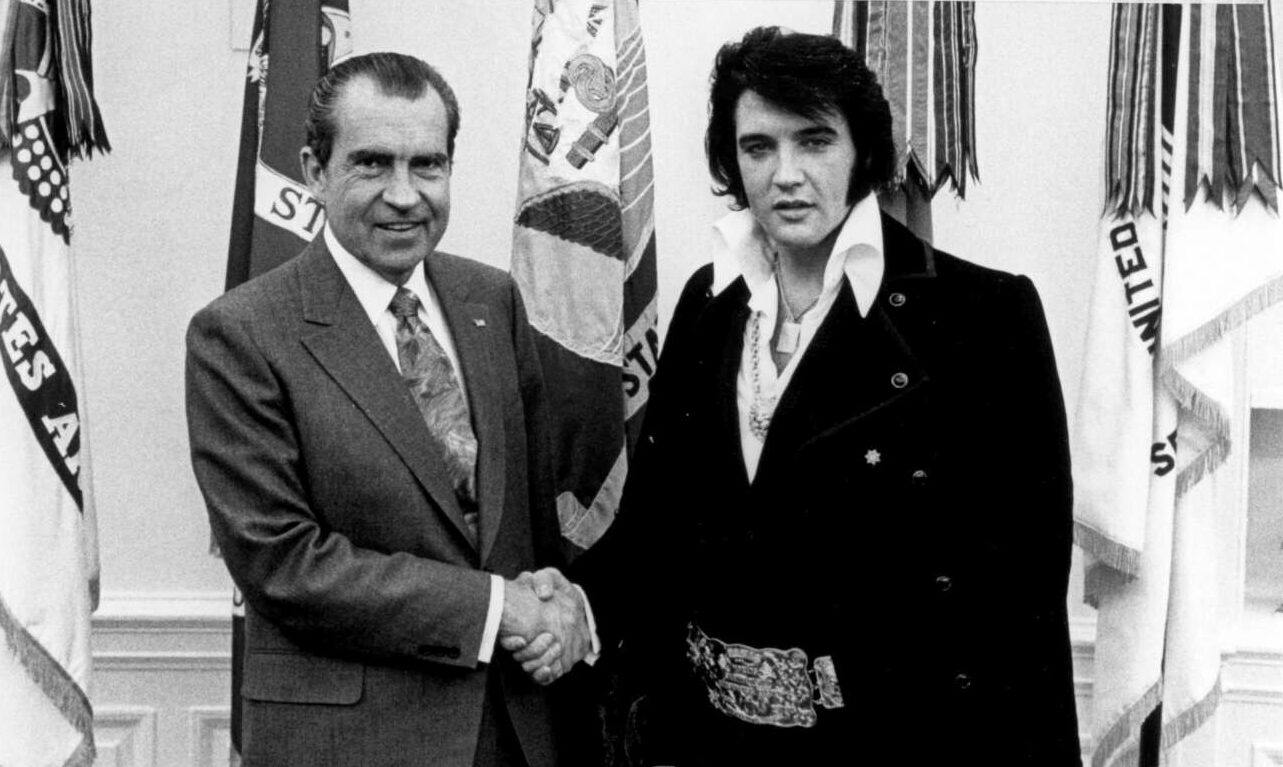 Oταν ο Νίξον έβαλε τον Πρίσλεϊ να κατασκοπεύει τον Λένον