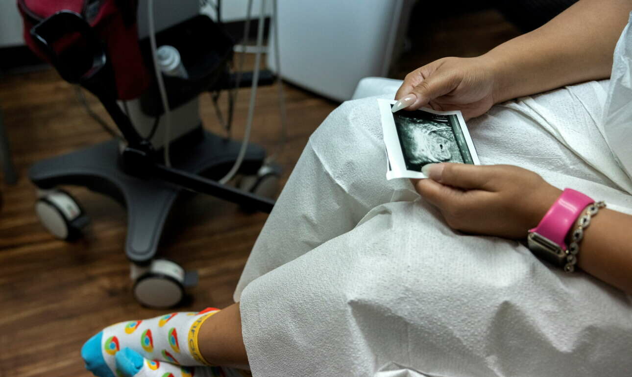 Τέξας: Ενας γιατρός αψηφά τον νόμο κατά των αμβλώσεων «για να μην πεθαίνουν άλλα κορίτσια»