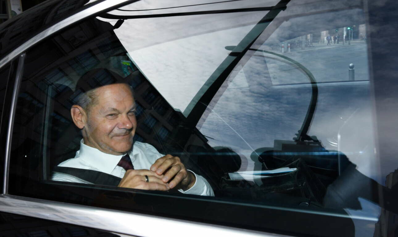 Προς καγκελαρία Σολτς: Διαπραγματεύσεις με το SPD αποφάσισαν Πράσινοι και FDP