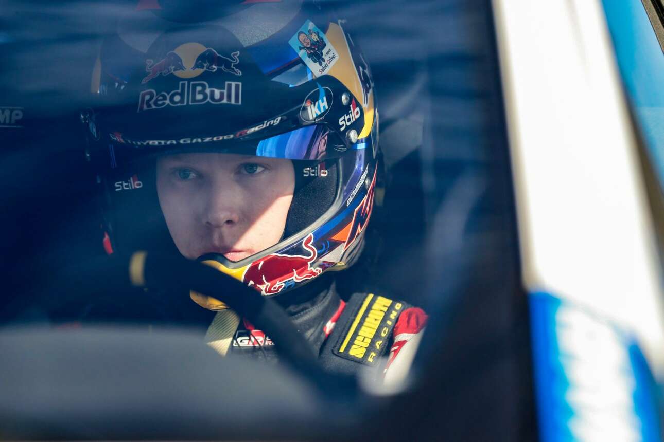 Αμούστακο αγόρι με αίμα νικητή