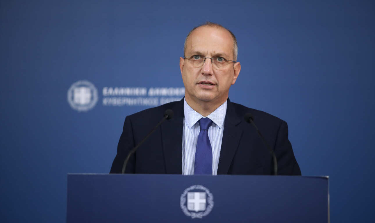 Οικονόμου για Τσίπρα: Δικαιολογίες και υπεκφυγές για να καταψηφίσει την ιστορική συμφωνία με τη Γαλλία