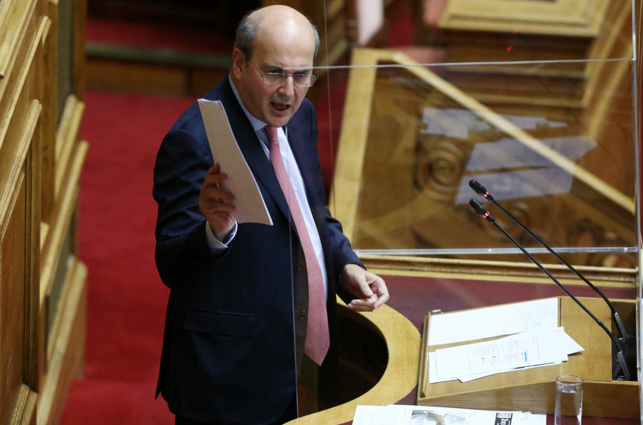 «Πόση αναλγησία πια!»: Εξαλλος ο Χατζηδάκης για τον ωχαδερφισμό υπαλλήλων του ΕΦΚΑ