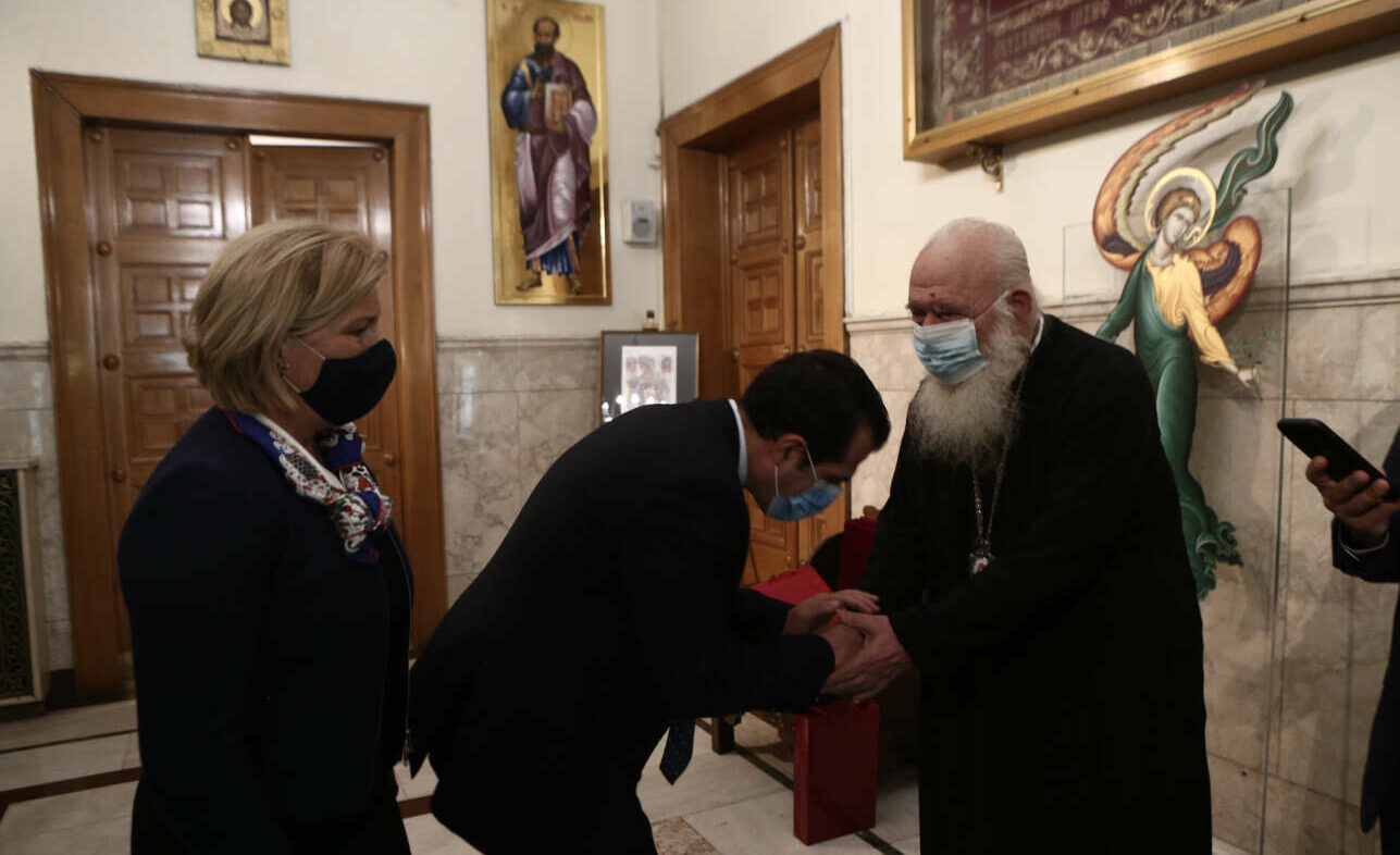 Πλεύρης, Γκάγκα στον Ιερώνυμο ενώ οι ανεμβολίαστοι ιερείς είναι στο 70%!