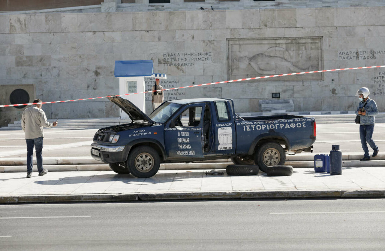 Εφτασε με το αγροτικό του μέχρι τον Αγνωστο Στρατιώτη και απειλούσε να ανατιναχθεί!