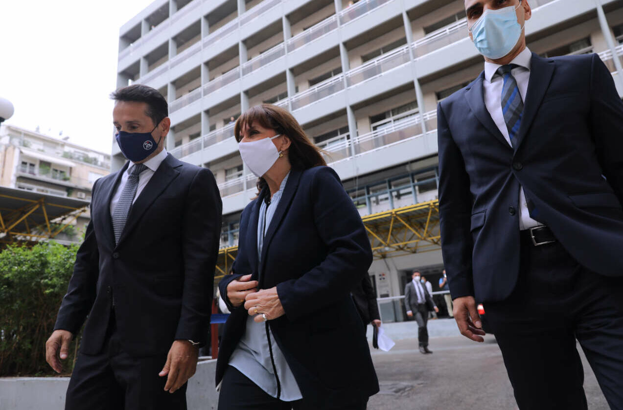 «Εμβολιαστείτε»: Η Πρόεδρος της Δημοκρατίας έκανε την τρίτη δόση στον «Ευαγγελισμό»