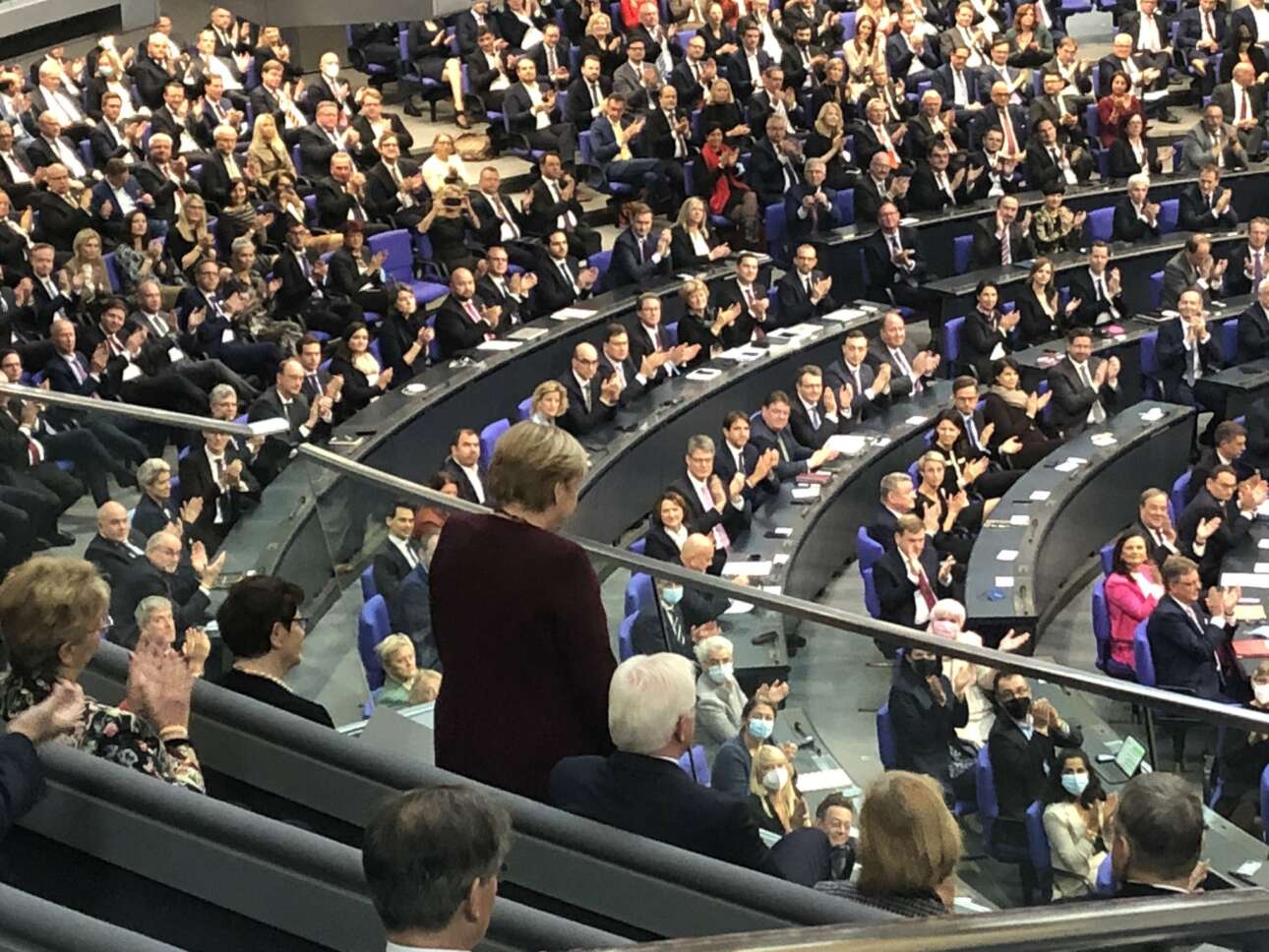 Η Μέρκελ στο θεωρείο – Για πρώτη φορά από το 1990 δεν είναι βουλευτής