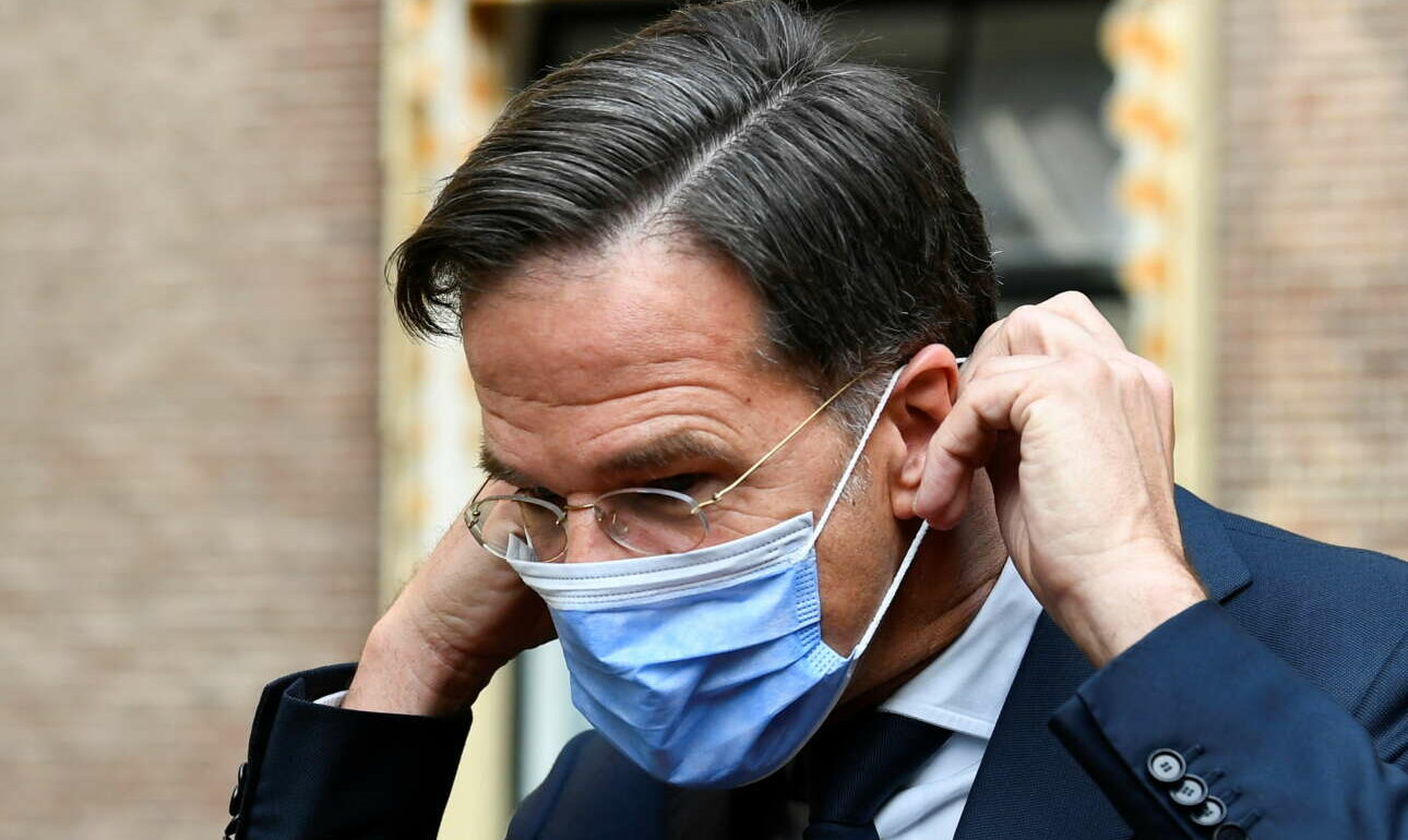 «Καθαρή βία των ηλιθίων» τα επεισόδια κατά των περιοριστικών μέτρων, λέει ο Μαρκ Ρούτε