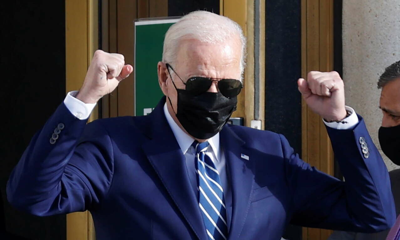 Νίκη για τον Μπάιντεν: Εγκρίθηκε το νομοσχέδιο του 1,75 τρισ. δολαρίων
