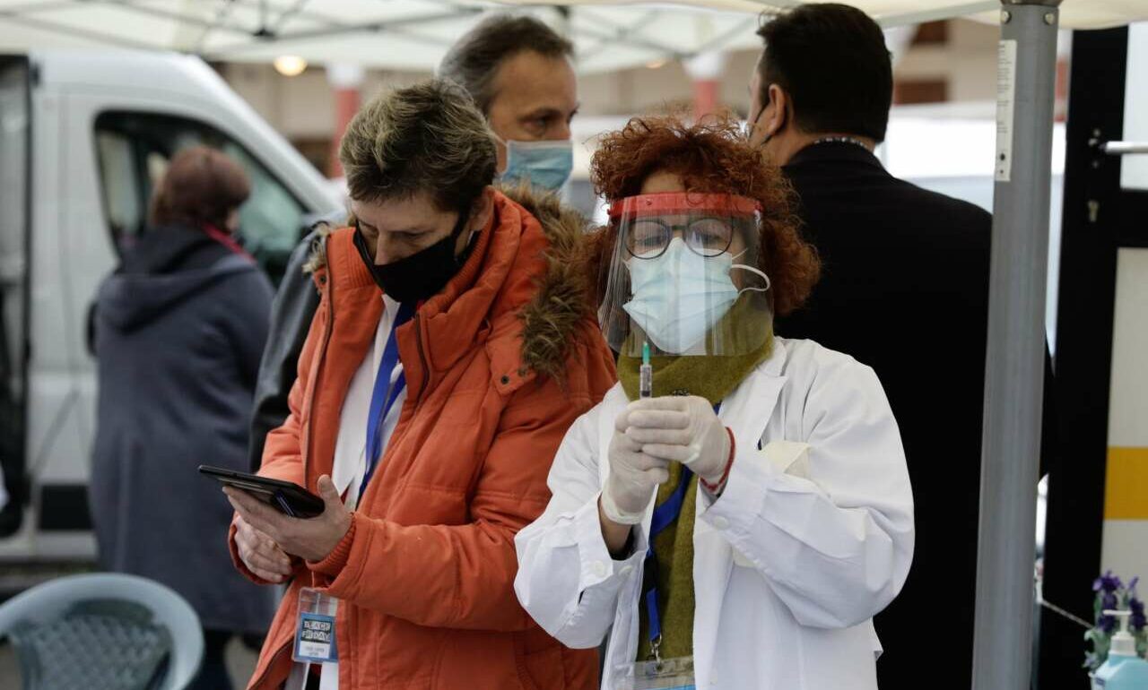 Καπραβέλος: «Υποχρεωτικός εμβολιασμός, κλειστά σχολεία, μάσκες παντού, lockdown στους ανεμβολίαστους»