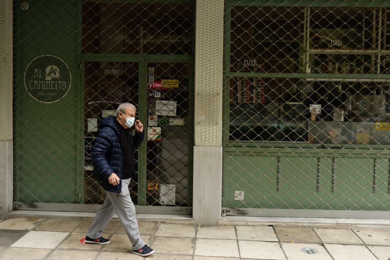 Εξαδάκτυλος για την πορεία της πανδημίας: «Eίμαστε στην κορυφή του βουνού»