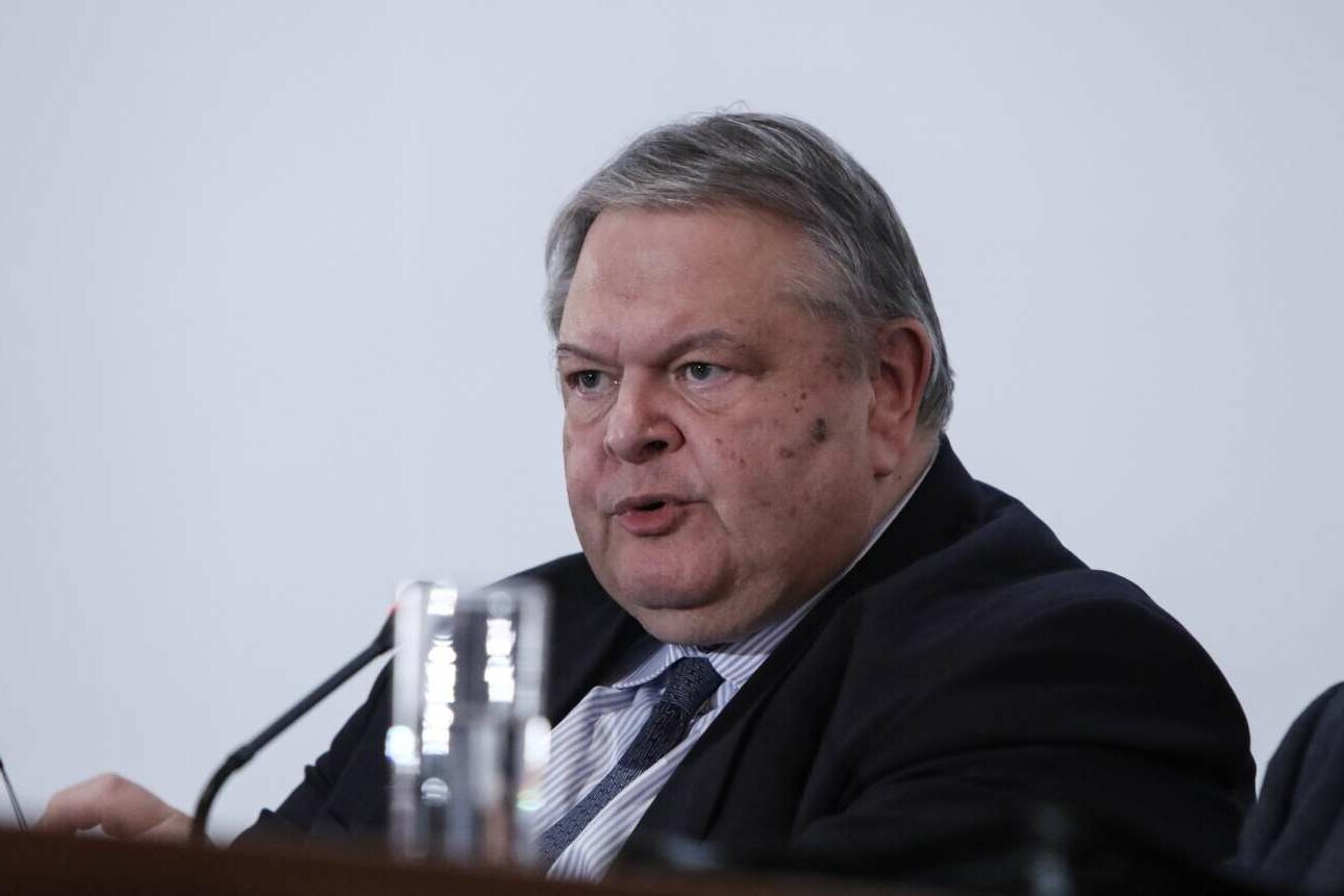 Βενιζέλος: Γιατί είναι πρόβλημα ο όρος «πανδημία των ανεμβολίαστων»