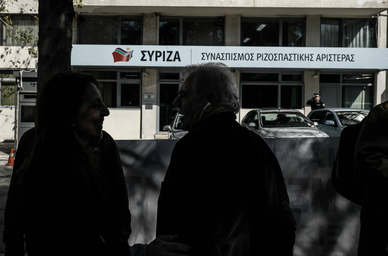 Στον ΣΥΡΙΖΑ είδαν απουσία συναίνεσης και «κατεβάζουν» καμπάνια εμβολιασμού