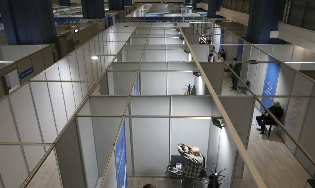 Δημοσκόπηση Marc: Μειώνεται ο αριθμός όσων λένε ότι δεν θα εμβολιαστούν