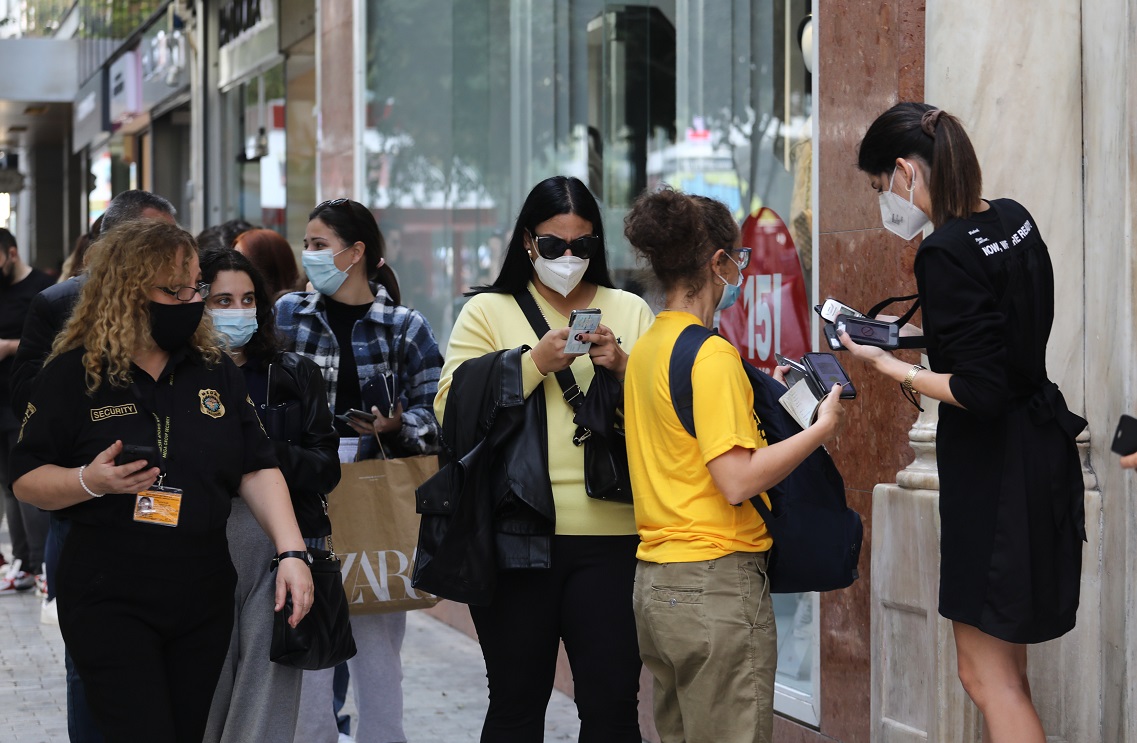 Νέα διευκρίνιση: Με τη σχολική κάρτα οι μαθητές σε εστίαση και λιανεμπόριο