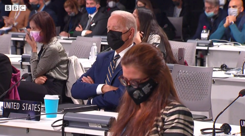 Cop26: Τα 22 δευτερόλεπτα που έκλεισε τα μάτια του ο Μπάιντεν
