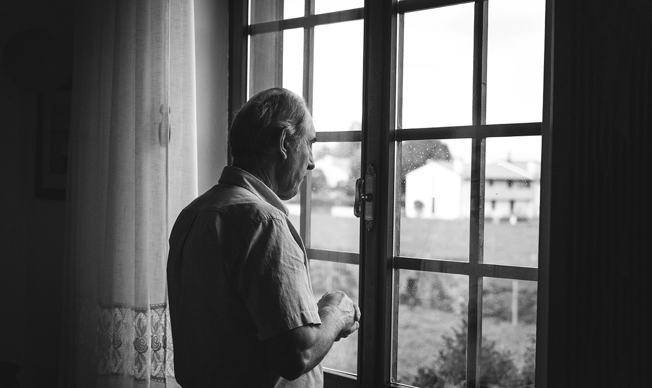 Ένα τηλεφώνημα – αντίδοτο στη μοναξιά του «παππού» και της «γιαγιάς»