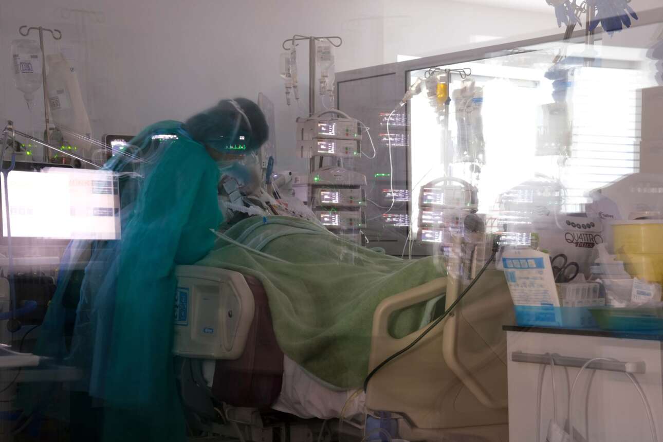 Δραματική πρόβλεψη Καπραβέλου: Μέχρι τα Χριστούγεννα θα έχουμε εκατόμβη νεκρών