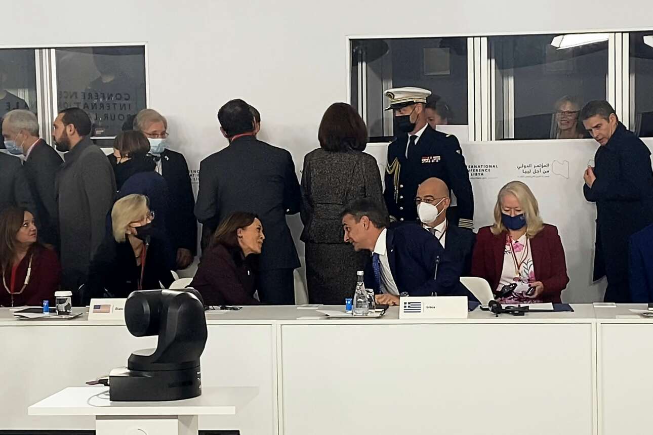 Τετ α τετ Μητσοτάκη με την Κάμαλα Χάρις στο Παρίσι