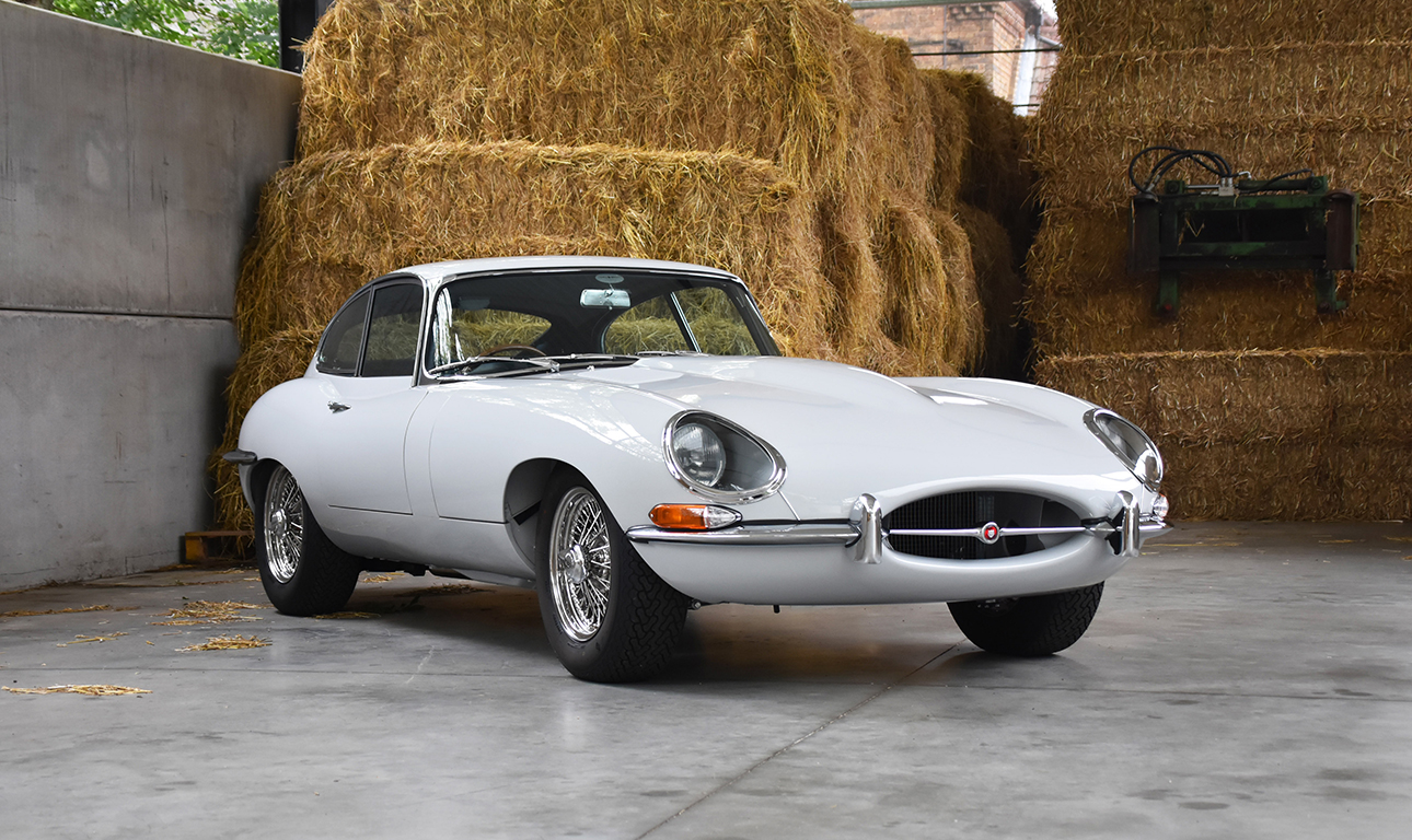 Λαός και Κολωνάκι στην Jaguar E-Type