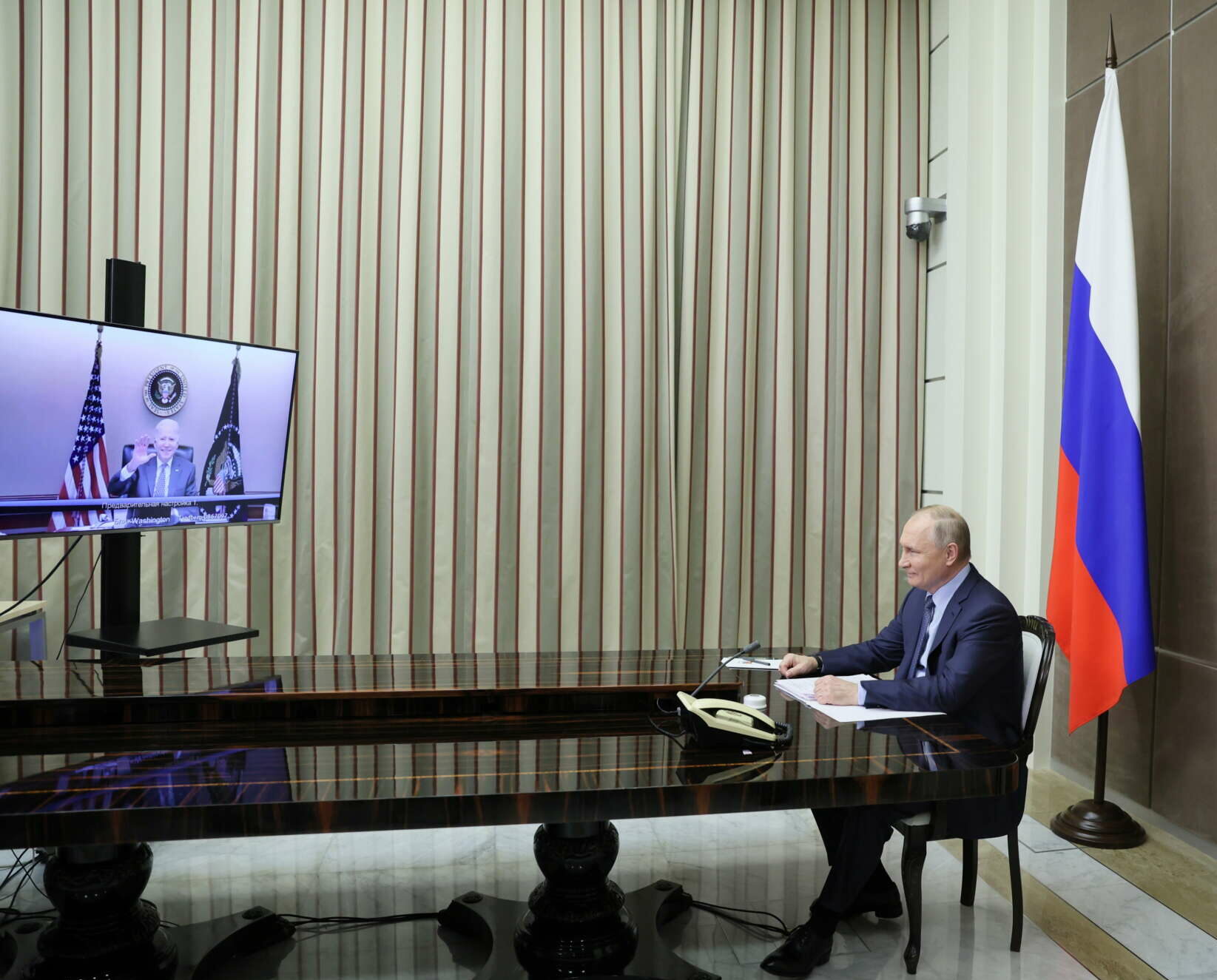 Τηλεδιάσκεψη κορυφής: Προειδοποιήσεις για το Ουκρανικό από τον Μπάιντεν, δεσμεύσεις ζήτησε ο Πούτιν