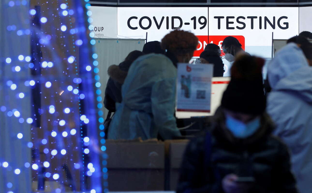 Καλά νέα: Δύο έρευνες πιστοποιούν τη μειωμένη νοσηρότητα της Ομικρον