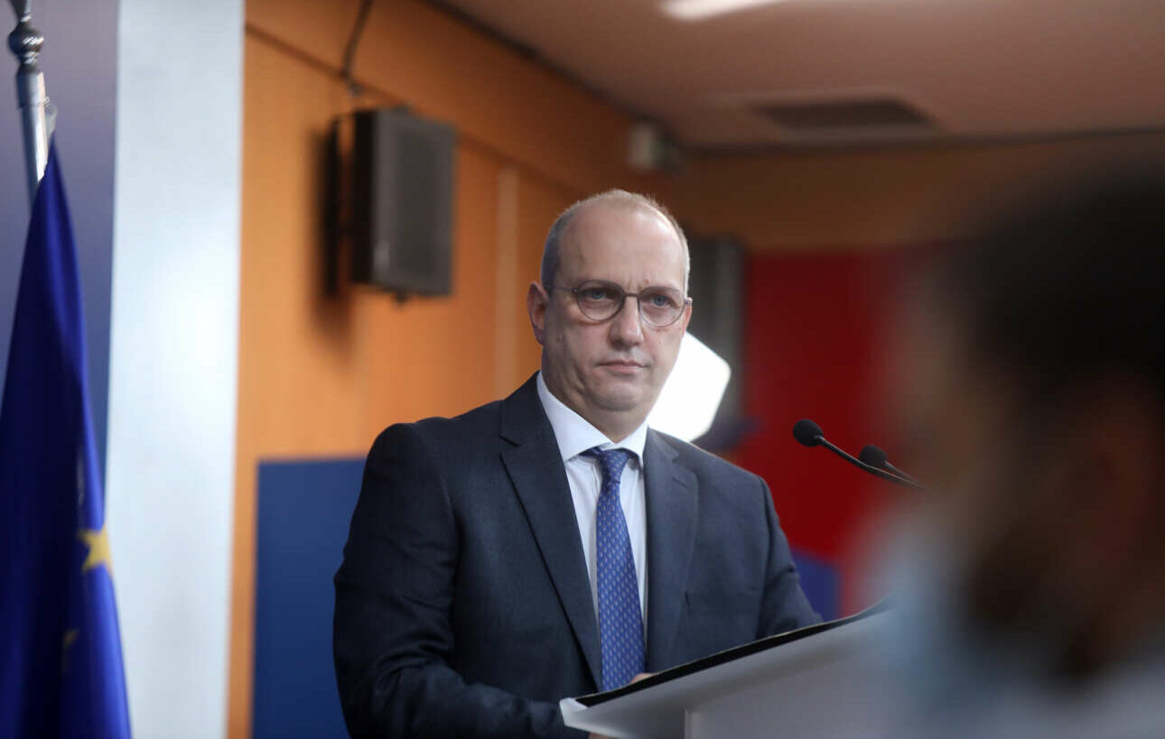 O Οικονόμου απαντά στον Τσίπρα για την έρευνα Τσιόδρα – Λύτρα και τις ΜΕΘ