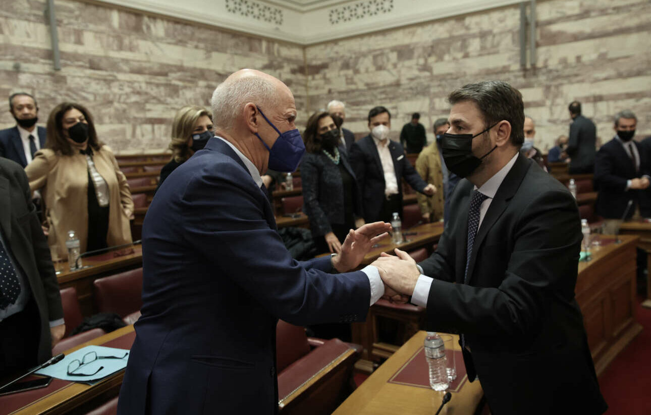 Τα τελικά αποτελέσματα στο ΚΙΝΑΛ: Εχασε 8.356 ψηφοφόρους σε μία εβδομάδα ο Παπανδρέου