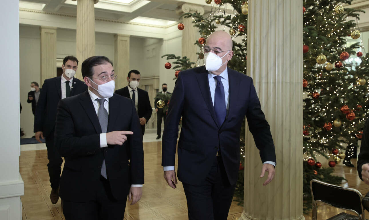 Μήνυμα Δένδια στην Ισπανία: «Η ευρωπαϊκή αλληλεγγύη δεν είναι α λα καρτ»