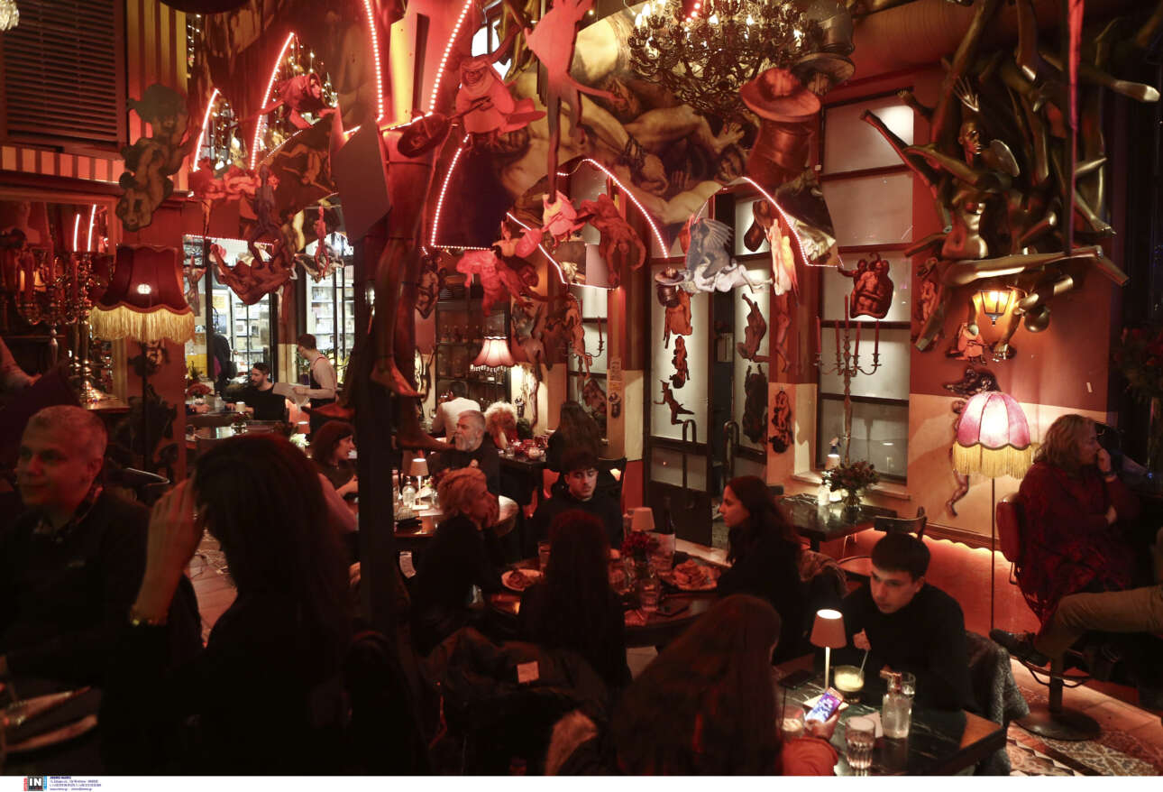 Νέα μέτρα: Τι θα ισχύσει για την εστίαση, τις σχολικές εκδρομές, τα γήπεδα