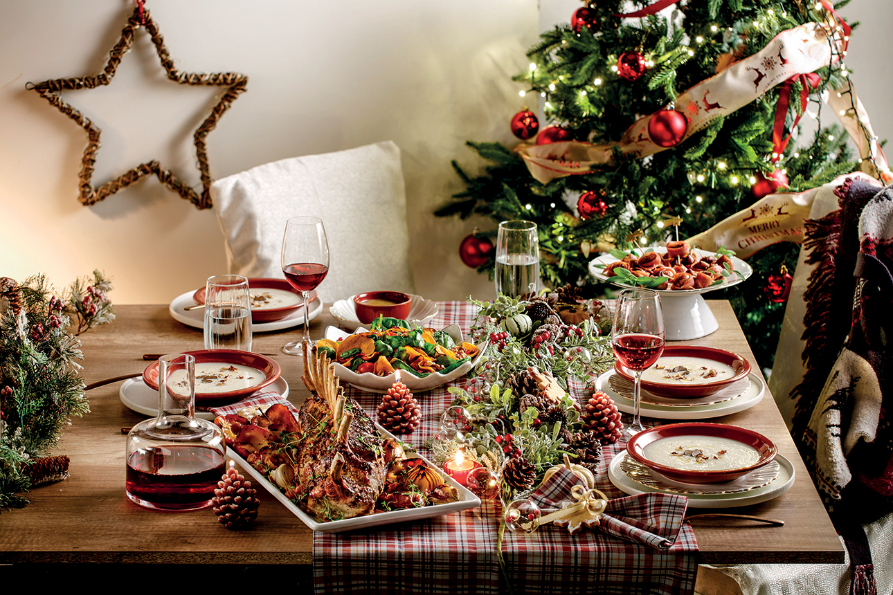 Όλη η μαγεία των Χριστουγέννων και οι τέλειες συνταγές στο νέο, εορταστικό AB Food Stories της ΑΒ Βασιλόπουλος, ένα περιοδικό με καλό σκοπό!