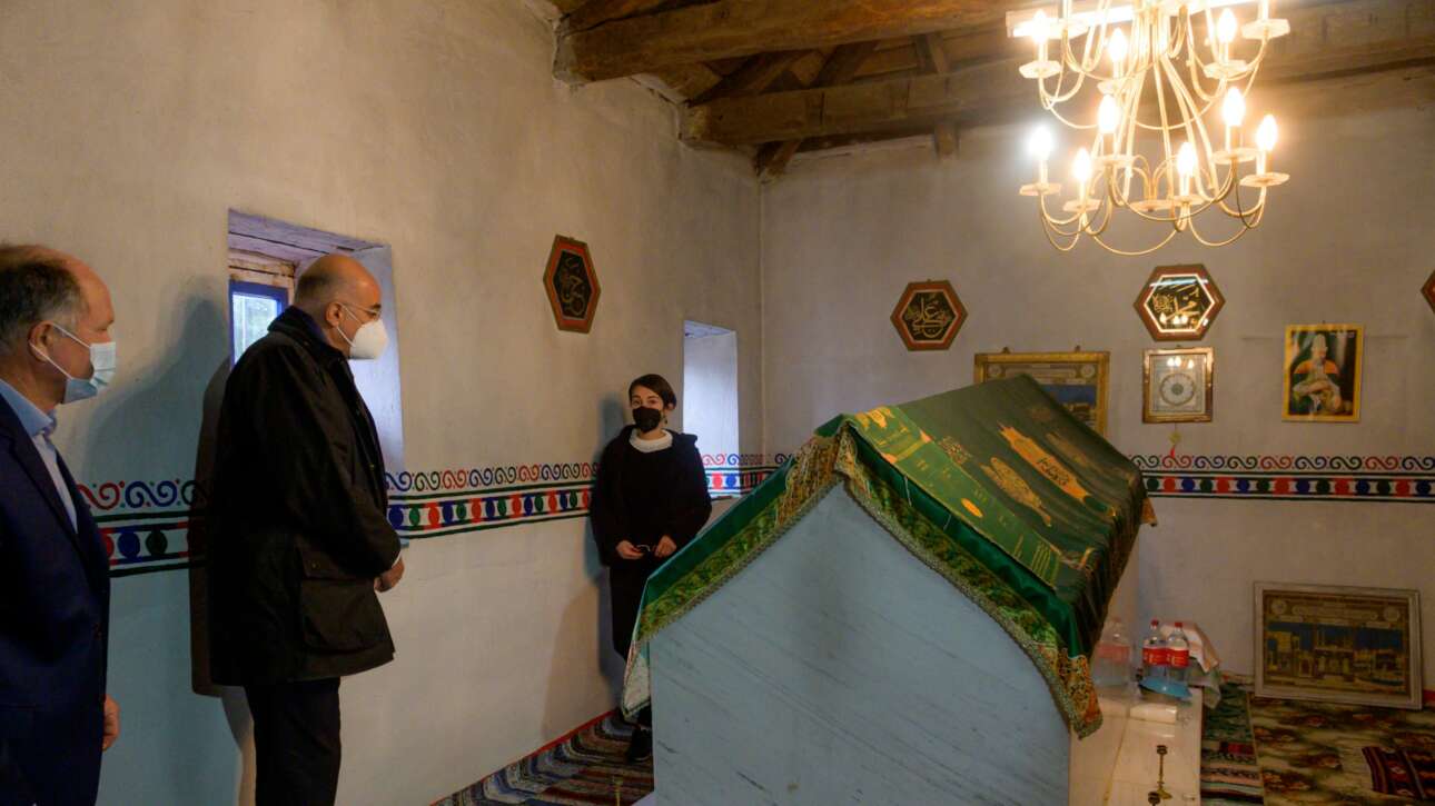 Επίσκεψη Δένδια σε θρησκευτικό κέντρο των Αλεβιτών στον Εβρο