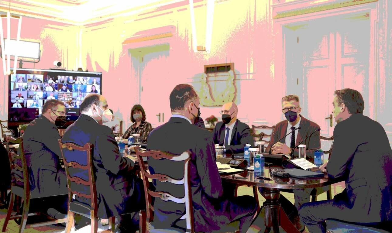 Τρέχοντας πίσω από την πανδημία