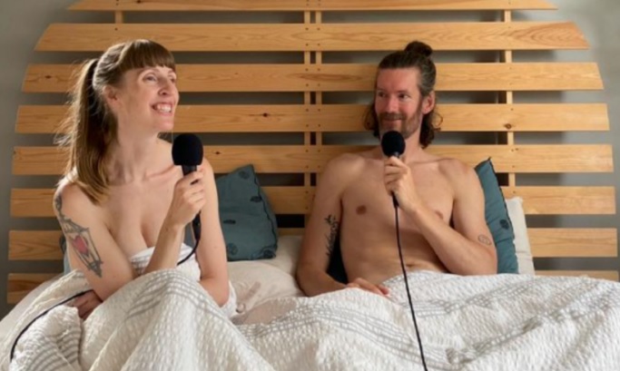 Συμβουλές, φιλιά και οργασμοί μέσω podcast στη Βρετανία