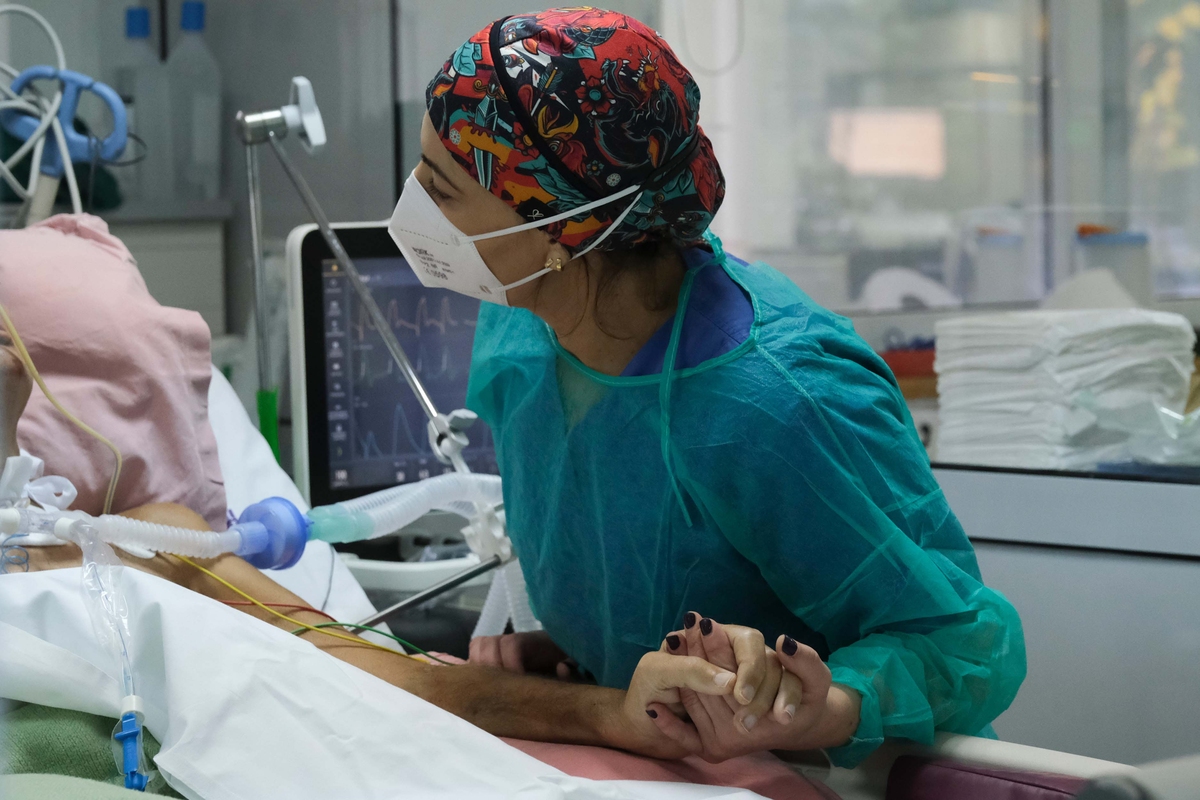 Τους 1.300 έφτασαν οι νεκροί από κορονοϊό από την αρχή της χρονιάς στη χώρα μας