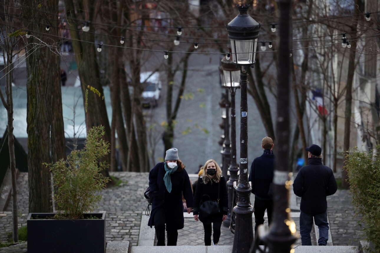 Γαλλία: Αίρεται η υποχρεωτικότητα της χρήσης μάσκας σε εξωτερικούς χώρους