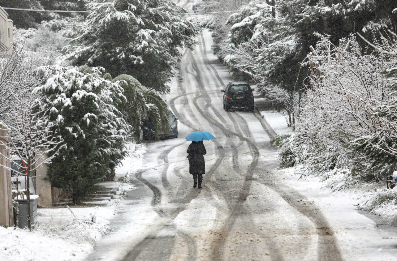 Xιόνια και στην Αττική φέρνει ο πολικός αεροχείμαρρος