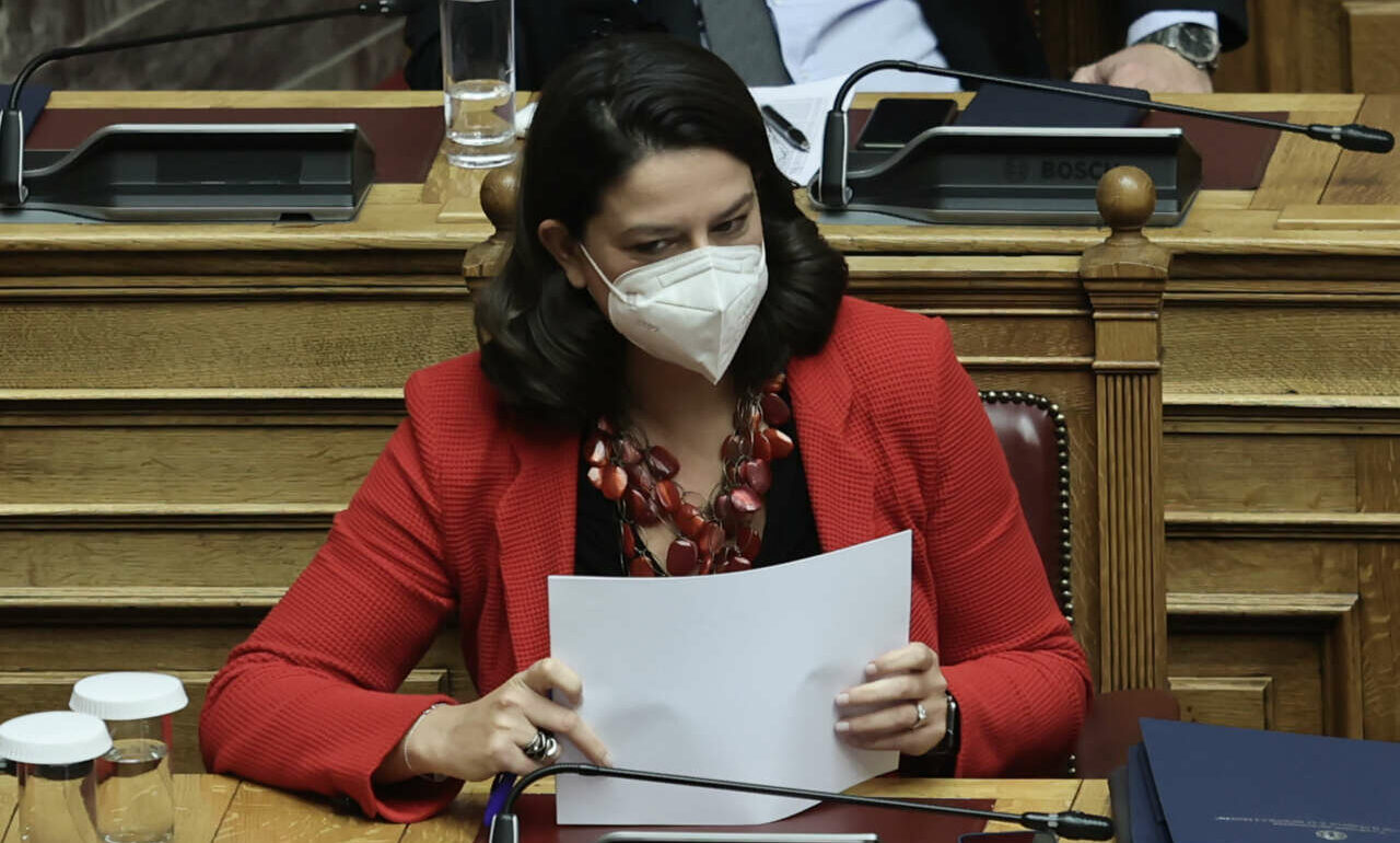 Κεραμέως: Voucher 200 ευρώ για κάθε εκπαιδευτικό