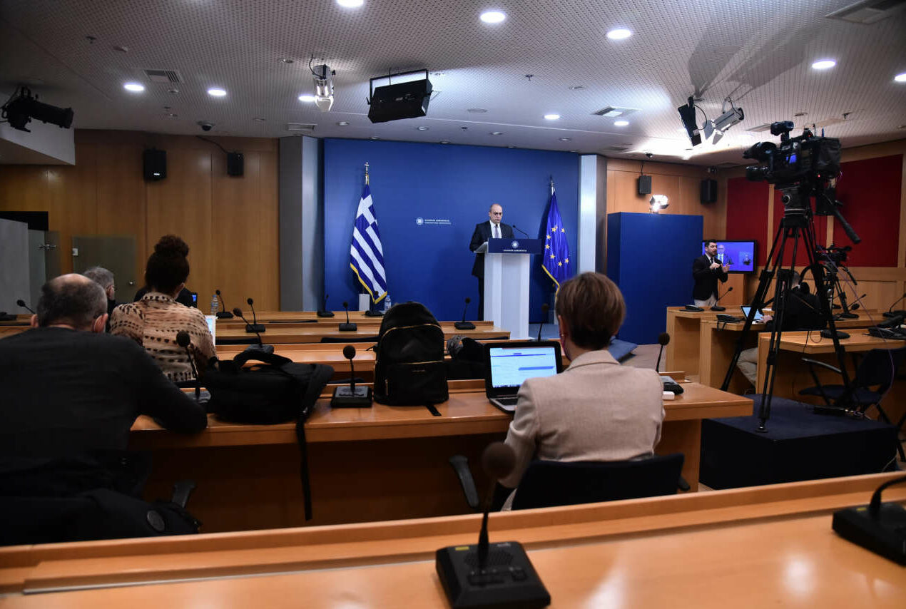 Οικονόμου: Προσλήψεις, αναδιάταξη προσωπικού και τηλεκπαίδευση για τις αρρυθμίες στα σχολεία