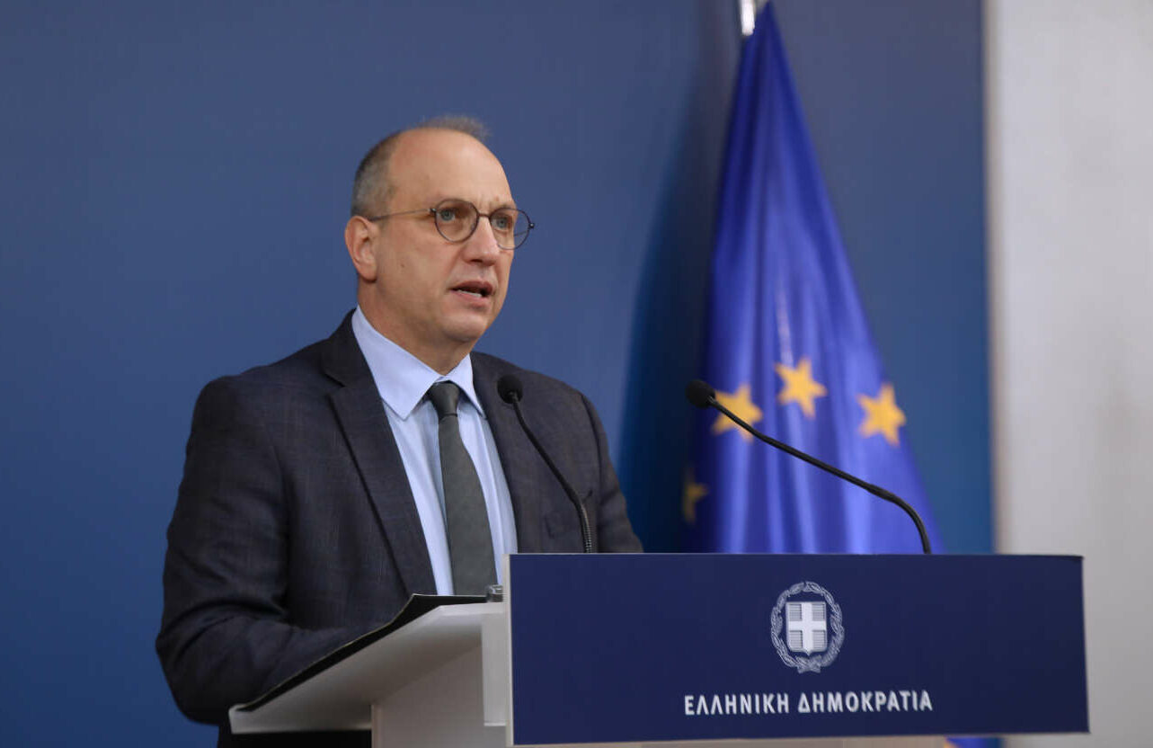 Οικονόμου: «Επικίνδυνο για τη Δημοκρατία το άρθρο Τσίπρα»