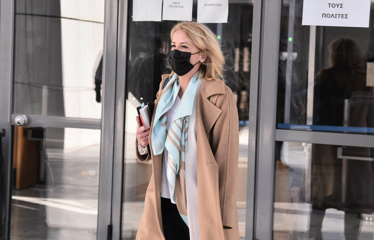 Απολογία της Ρένας Δούρου για την τραγωδία στη Μάνδρα: Δεν θα γίνω εγώ Ιφιγένεια