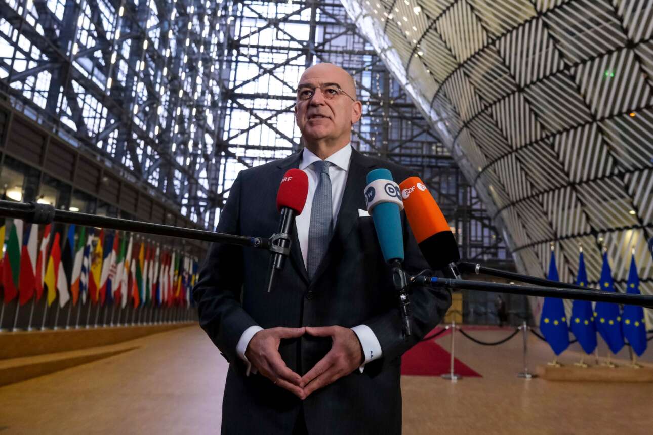 Δένδιας για την Ουκρανία: Η σκέψη μας στους ομογενείς της Μαριούπολης