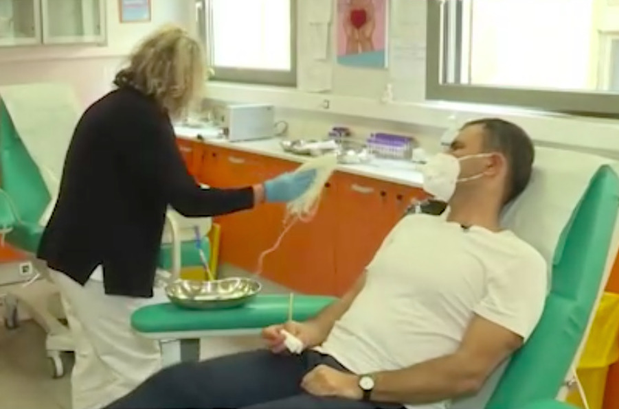 Αλέξης Πατέλης: Σήμερα έδωσα αίμα για πρώτη φορά, χάρη στην αλλαγή του νόμου