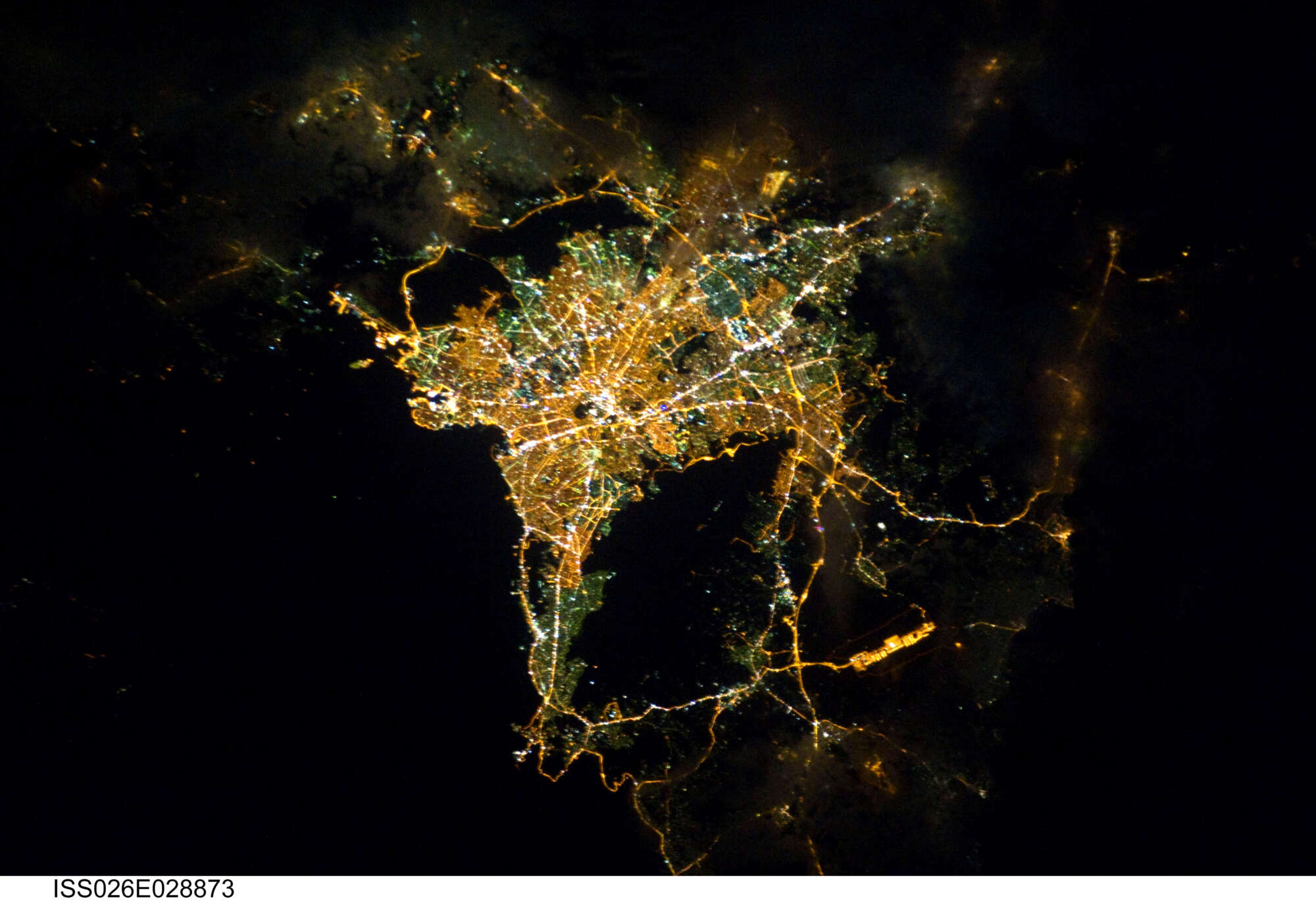 H νυχτερινή Αθήνα φωτοβολεί και κερδίζει την προσοχή του ιταλού αστροναύτη Πάολο Νέσπολι 