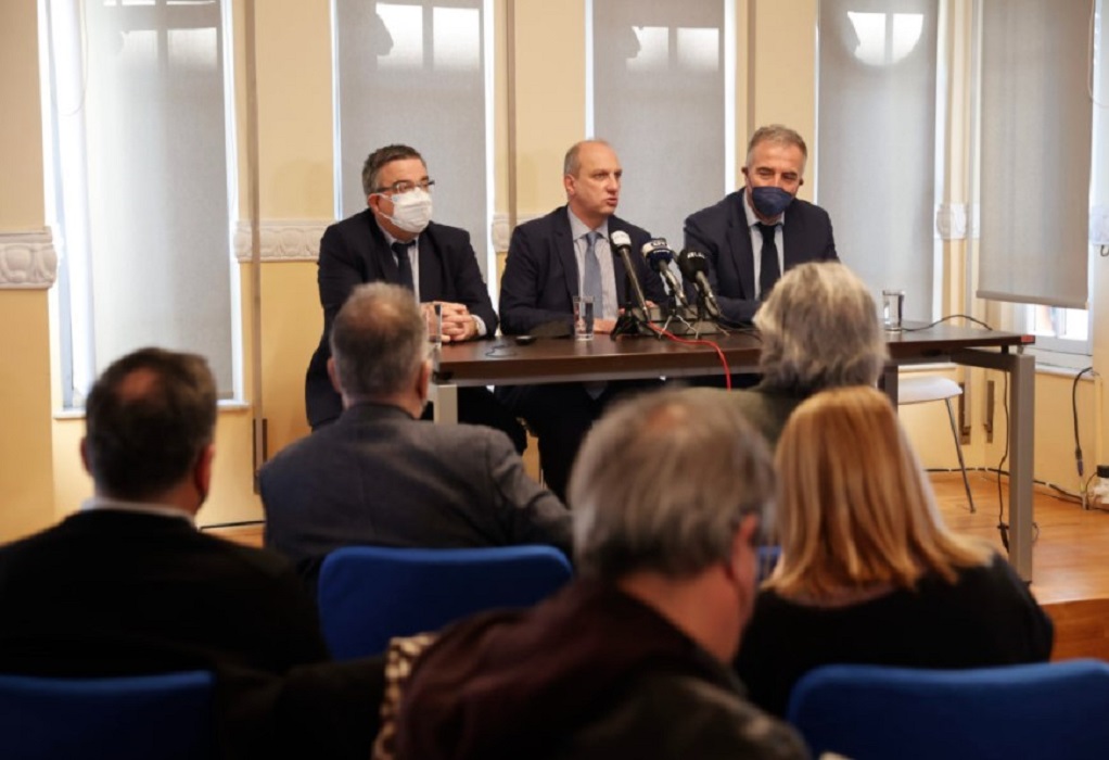 Οικονόμου: Μια φορά τον μήνα στη Θεσσαλονίκη η ενημέρωση των πολιτικών συντακτών