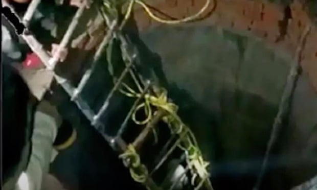 Τραγωδία στην Ινδία: Δεκατρείς γυναίκες και παιδιά σκοτώθηκαν πέφτοντας σε βαθύ πηγάδι