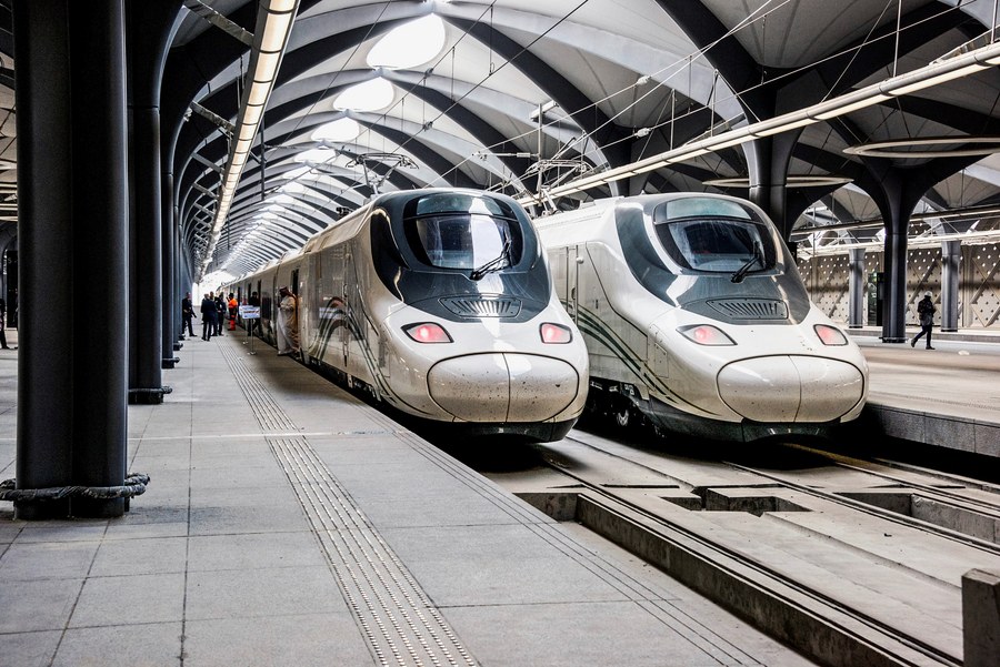 Σαουδική Αραβία: 28.000 γυναίκες απάντησαν σε αγγελία για 30 μηχανοδηγούς