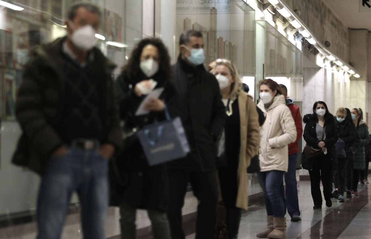 Παπαευαγγέλου: Το 1,5% του πληθυσμού της χώρας είναι ενεργά κρούσματα