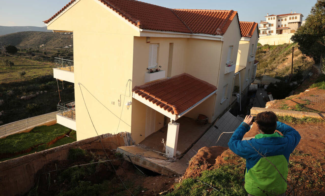 Καθίζηση στον Νέο Βουτζά: «Παλεύουμε με τον χρόνο» λέει ο δήμαρχος Ραφήνας