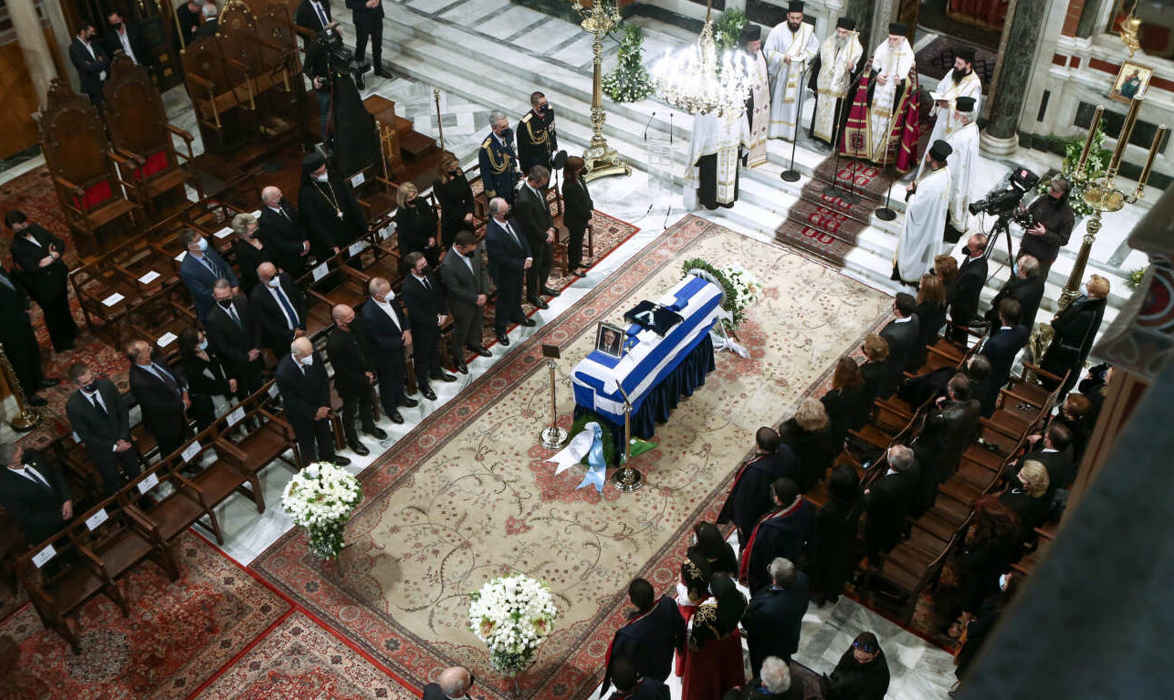 Με τιμές αρχηγού κράτους το τελευταίο «αντίο» στον Χρήστο Σαρτζετάκη